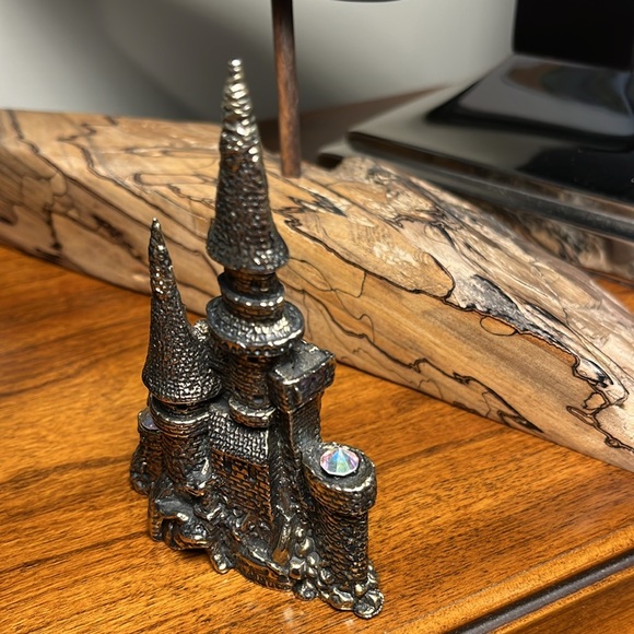 π° Fantasy Castle with Crystals. Approx 4 inches tall. Excellent condition - Picture 6 of 8